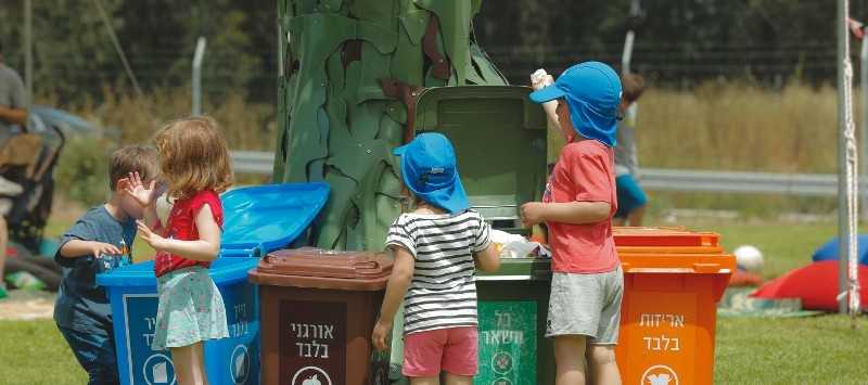 אז אם ממיינים במתקן מיון את הזבל שזרקנו לפח הירוק, למה צריך להמשיך להפריד בבית ולזרוק לפחים הצבעוניים האחרים?